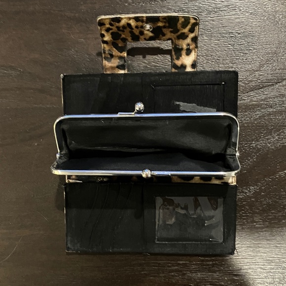 Leopard Trifold Wallet - Picture 3 of 10
